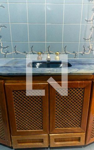 Apartamento à venda com 214m², 4 quartos e 1 vaga Apartamento à venda com 214m², 4 quartos e 1 vagaBanheiro