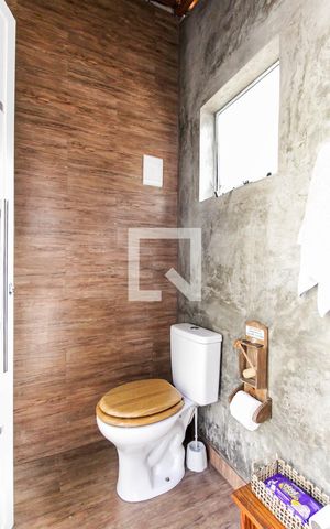 Casa à venda com 250m², 2 quartos e 4 vagas Casa à venda com 250m², 2 quartos e 4 vagasBanheiro Externo