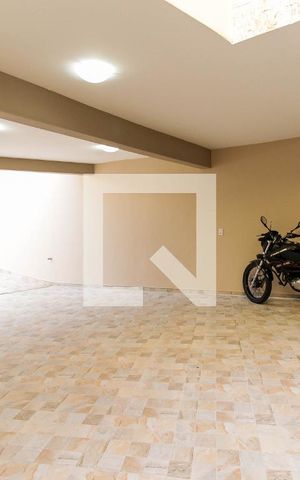 Casa à venda com 250m², 2 quartos e 4 vagas Casa à venda com 250m², 2 quartos e 4 vagasGaragem