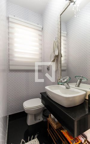 Casa à venda com 250m², 2 quartos e 4 vagas Casa à venda com 250m², 2 quartos e 4 vagasLavabo