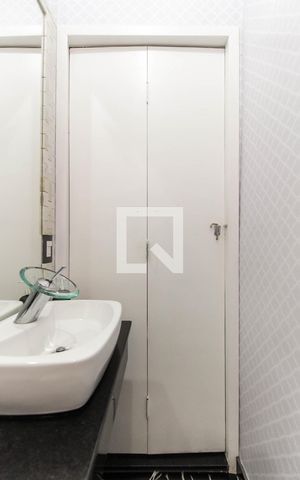 Casa à venda com 250m², 2 quartos e 4 vagas Casa à venda com 250m², 2 quartos e 4 vagasLavabo