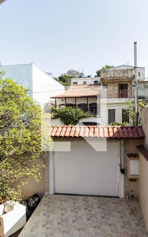 Casa à venda com 250m², 2 quartos e 4 vagas Casa à venda com 250m², 2 quartos e 4 vagasVista Salão