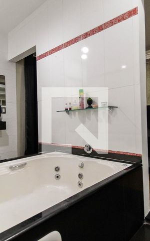Casa à venda com 250m², 2 quartos e 4 vagas Casa à venda com 250m², 2 quartos e 4 vagasBanheiro da Suíte