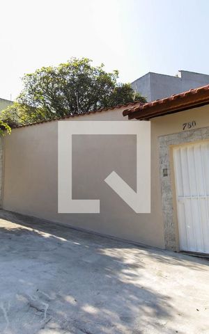 Casa à venda com 250m², 2 quartos e 4 vagas Casa à venda com 250m², 2 quartos e 4 vagasFachada