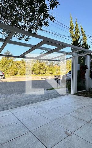 Casa à venda com 140m², 4 quartos e 2 vagas Casa à venda com 140m², 4 quartos e 2 vagasGaragem