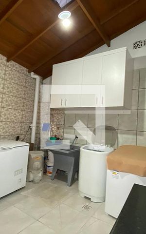 Casa para alugar com 80m², 3 quartos e 1 vagaÁrea de Serviço