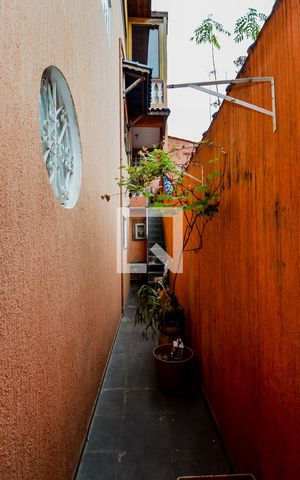 Casa à venda com 304m², 3 quartos e 2 vagas Casa à venda com 304m², 3 quartos e 2 vagasCorredor Lateral