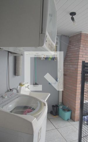 Casa à venda com 80m², 2 quartos e 1 vagaÁrea de Serviço