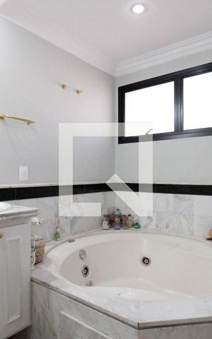 Apartamento à venda com 267m², 4 quartos e 4 vagasBanheiro da Suíte 4