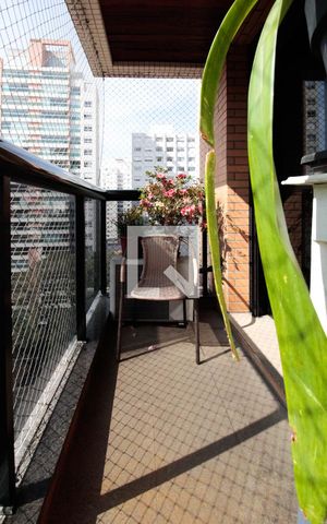 Apartamento à venda com 267m², 4 quartos e 4 vagasVaranda da Suíte 4