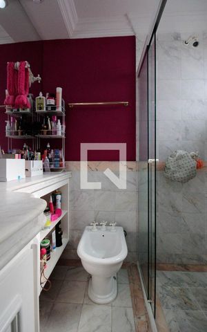 Apartamento à venda com 267m², 4 quartos e 4 vagasBanheiro da Suíte 2