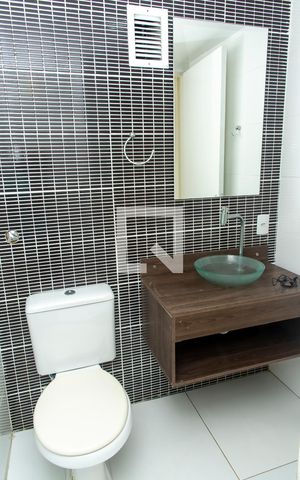 Apartamento à venda com 70m², 2 quartos e 1 vaga Apartamento à venda com 70m², 2 quartos e 1 vagaBanheiro