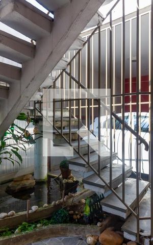 Casa à venda com 249m², 4 quartos e 3 vagas Casa à venda com 249m², 4 quartos e 3 vagasGaragem