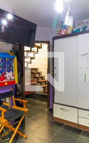 Casa à venda com 249m², 4 quartos e 3 vagas Casa à venda com 249m², 4 quartos e 3 vagasQuarto 2 - Suíte