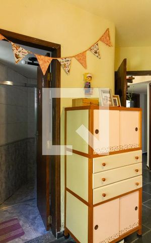 Casa à venda com 249m², 4 quartos e 3 vagas Casa à venda com 249m², 4 quartos e 3 vagasQuarto 3 - Suíte