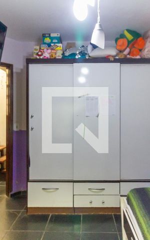 Casa à venda com 249m², 4 quartos e 3 vagas Casa à venda com 249m², 4 quartos e 3 vagasQuarto 2 - Suíte