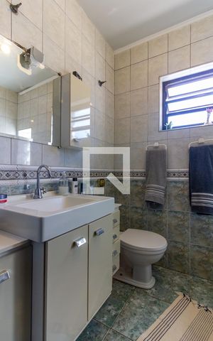 Casa à venda com 249m², 4 quartos e 3 vagas Casa à venda com 249m², 4 quartos e 3 vagasBanheiro da Suíte 1