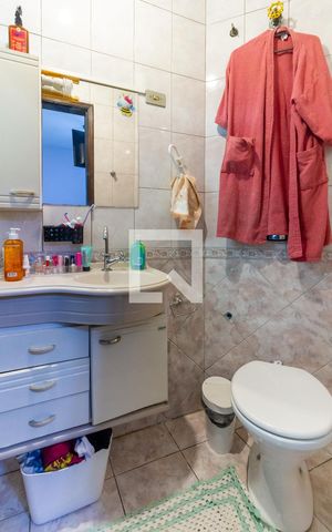 Casa à venda com 249m², 4 quartos e 3 vagas Casa à venda com 249m², 4 quartos e 3 vagasBanheiro da Suíte 2