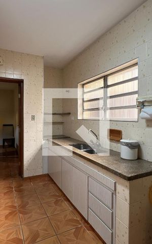 Casa para alugar com 250m², 3 quartos e 2 vagasCozinha
