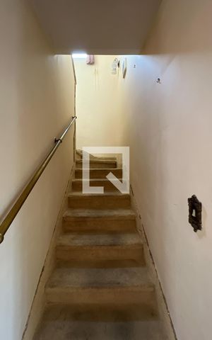 Casa para alugar com 250m², 3 quartos e 2 vagasEscada