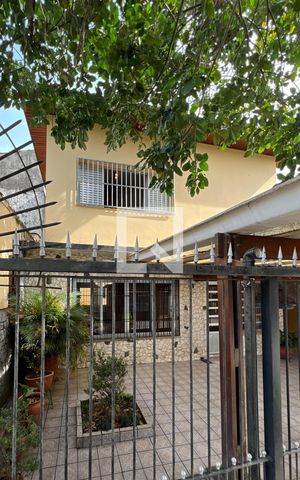Casa para alugar com 250m², 3 quartos e 2 vagasFachada