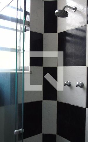 Apartamento à venda com 100m², 2 quartos e sem vagaDetalhe do banheiro