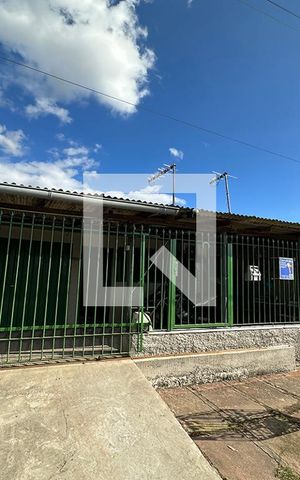Casa à venda com 80m², 2 quartos e 2 vagasFachada