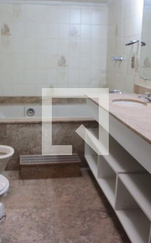 Casa à venda com 650m², 4 quartos e 4 vagasBanheiro