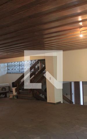 Casa à venda com 650m², 4 quartos e 4 vagasSala