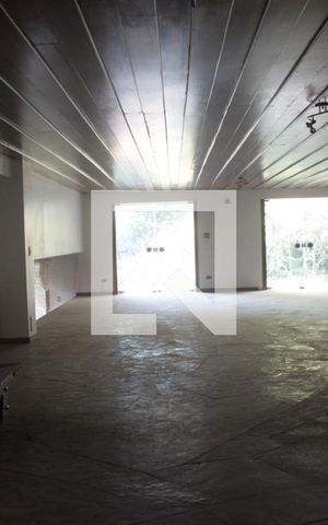 Casa à venda com 650m², 4 quartos e 4 vagasSala