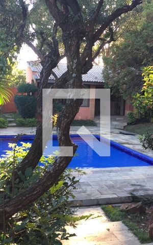 Casa à venda com 650m², 4 quartos e 4 vagas Casa à venda com 650m², 4 quartos e 4 vagasÁrea comum