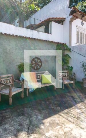 Casa à venda com 480m², 4 quartos e 2 vagasVaranda fundos  (segundo andar)