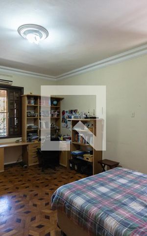 Casa à venda com 480m², 4 quartos e 2 vagasSuíte 1 (segundo andar)