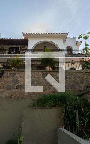 Casa à venda com 480m², 4 quartos e 2 vagasFachada