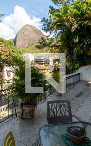 Casa à venda com 480m², 4 quartos e 2 vagasVaranda 1 (primeiro andar)