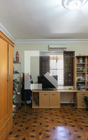 Casa à venda com 480m², 4 quartos e 2 vagasSuíte 1 (segundo andar)