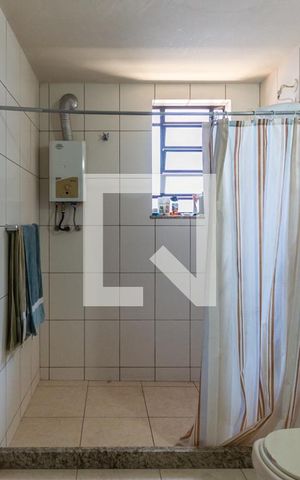Casa à venda com 480m², 4 quartos e 2 vagasBanheiro Suíte 1 (segundo andar)