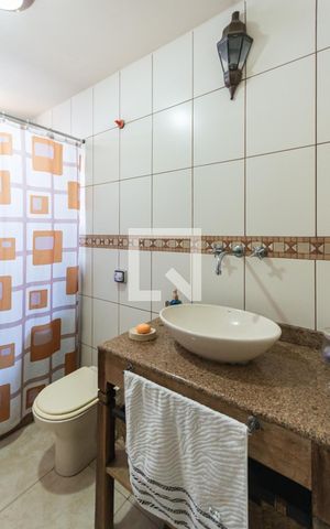 Casa à venda com 480m², 4 quartos e 2 vagasBanheiro  2 (segundo andar)