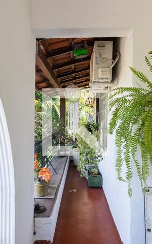 Casa à venda com 480m², 4 quartos e 2 vagasVaranda (segundo andar)