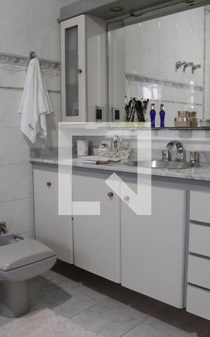 Casa à venda com 350m², 3 quartos e sem vagaBanheiro da Suíte