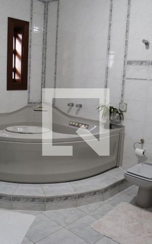 Casa à venda com 350m², 3 quartos e sem vagaBanheiro da Suíte