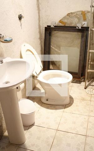 Casa à venda com 350m², 3 quartos e sem vagaBanheiro da Garagem