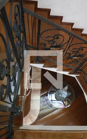 Casa à venda com 350m², 3 quartos e sem vagaEscada