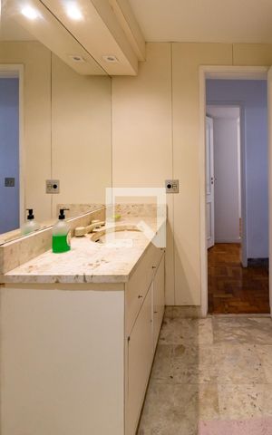 Apartamento à venda com 173m², 4 quartos e 1 vaga Apartamento à venda com 173m², 4 quartos e 1 vagaDetalhe do lavabo