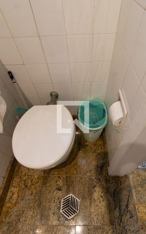 Apartamento à venda com 173m², 4 quartos e 1 vaga Apartamento à venda com 173m², 4 quartos e 1 vagaDetalhe do banheiro de serviço