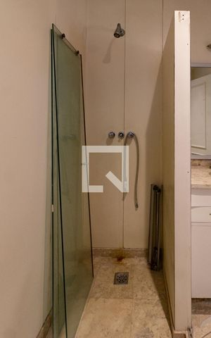 Apartamento à venda com 173m², 4 quartos e 1 vaga Apartamento à venda com 173m², 4 quartos e 1 vagaDetalhe do banheiro da suíte