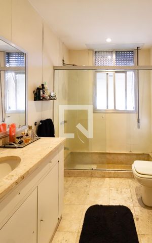 Apartamento à venda com 173m², 4 quartos e 1 vaga Apartamento à venda com 173m², 4 quartos e 1 vagaBanheiro social