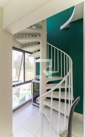 Apartamento à venda com 85m², 1 quarto e 1 vaga Apartamento à venda com 85m², 1 quarto e 1 vagaEscada