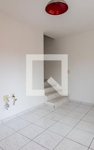 Casa de condomínio para alugar com 75m², 2 quartos e 2 vagasSala