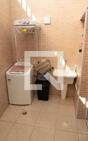 Casa de condomínio à venda com 190m², 4 quartos e 3 vagas Casa de condomínio à venda com 190m², 4 quartos e 3 vagasÁrea de Serviço